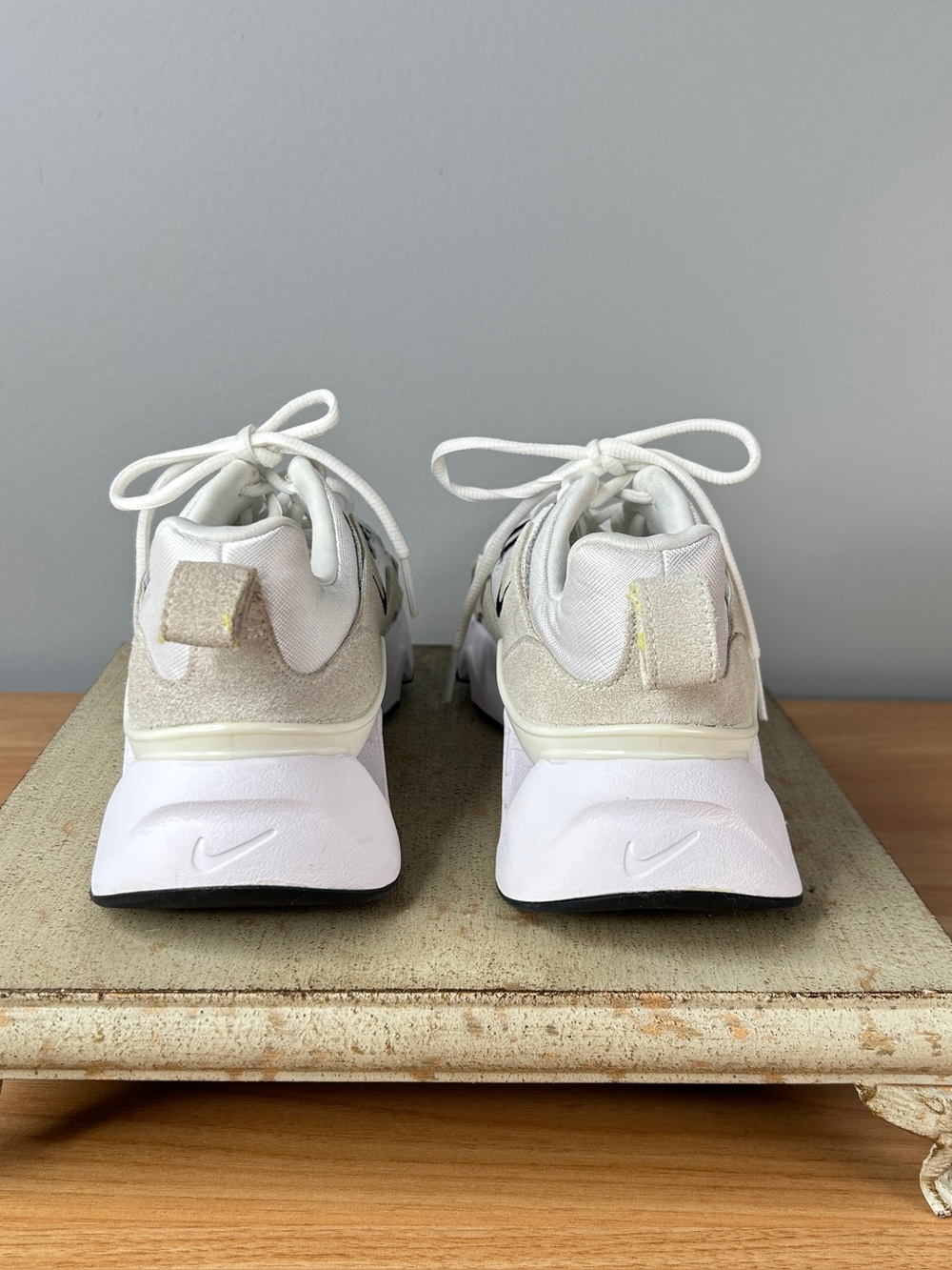 Nike White Sneakers Size 8 Tennis Shoes RYZ 365 Summit - Picture 15 of 16